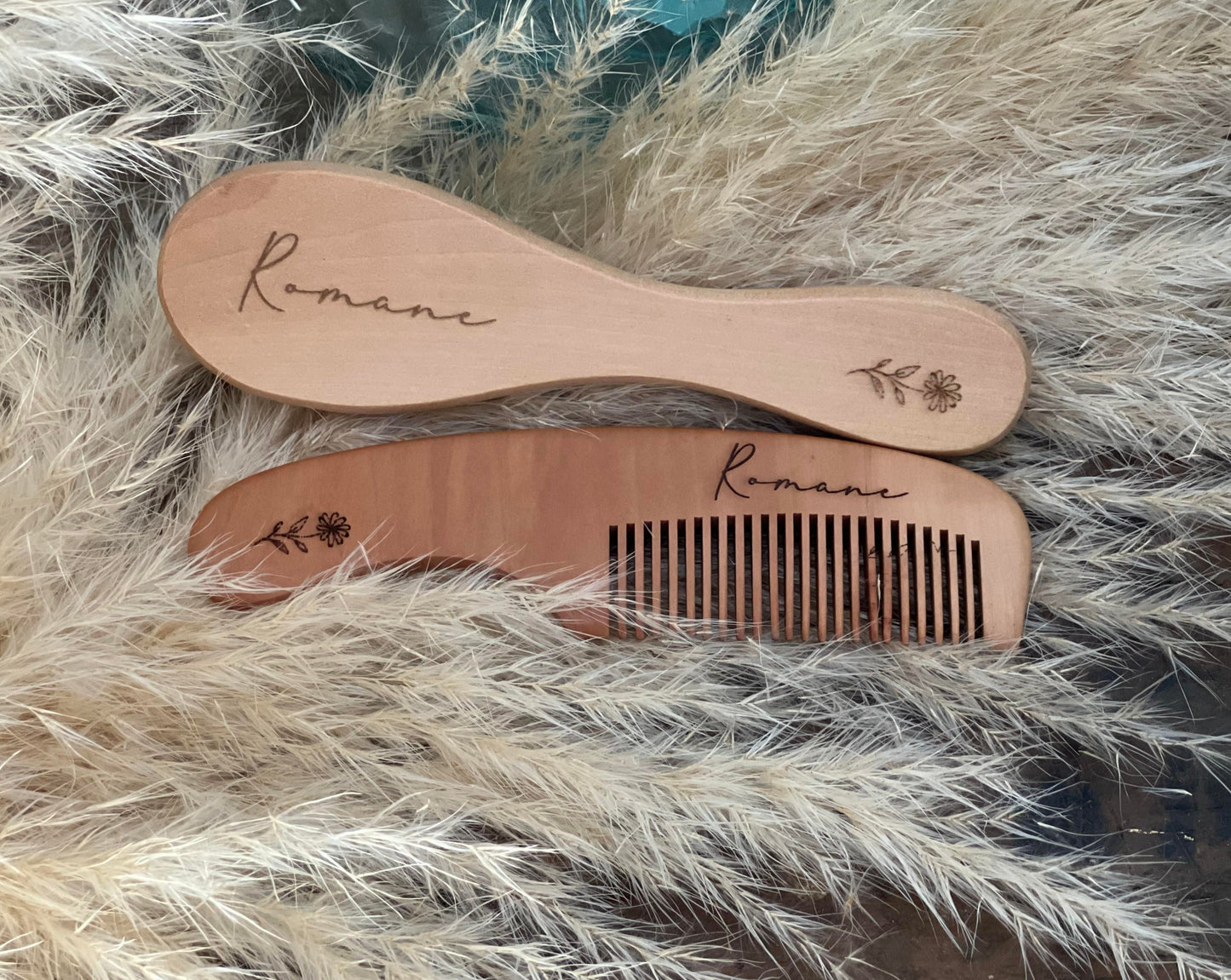 Brosse et peigne en bois