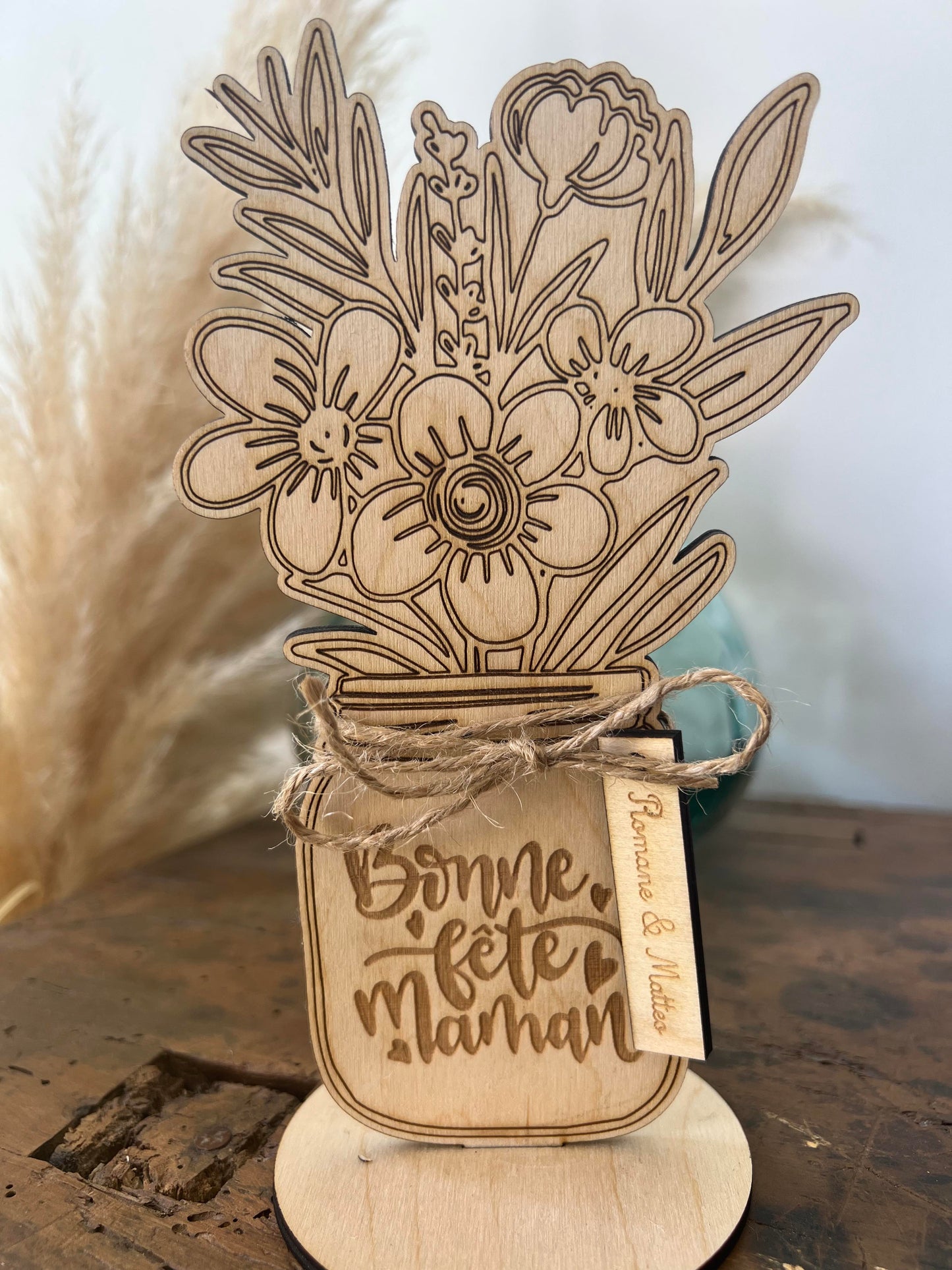 Vase et bouquet en bois