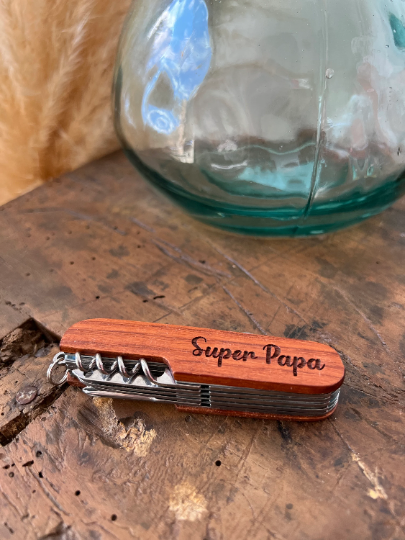 Couteau suisse en bois