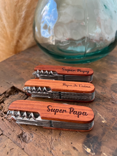Couteau suisse en bois